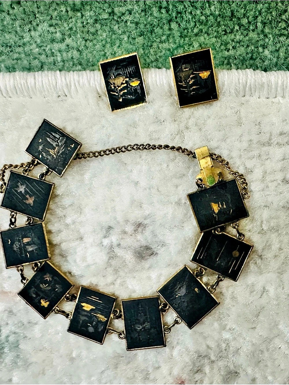 Vintage Japanese Damascene
Gold Tone Inlay Scenic Bracelet & Earring Set Vintage - Picture 3 of 5
